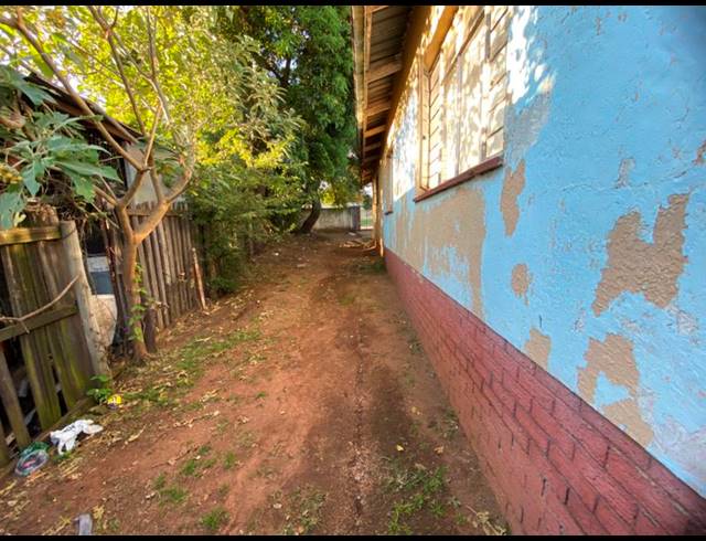 8 BEDROOM HOUSE FOR SALE IN KEMPTON PARK WEST